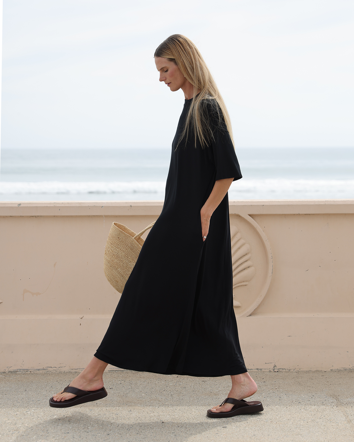 long t-shirt dress The Oversized T Lite, Black / 00 Red & Black Sequin as it seamlessly transitions Between 4
