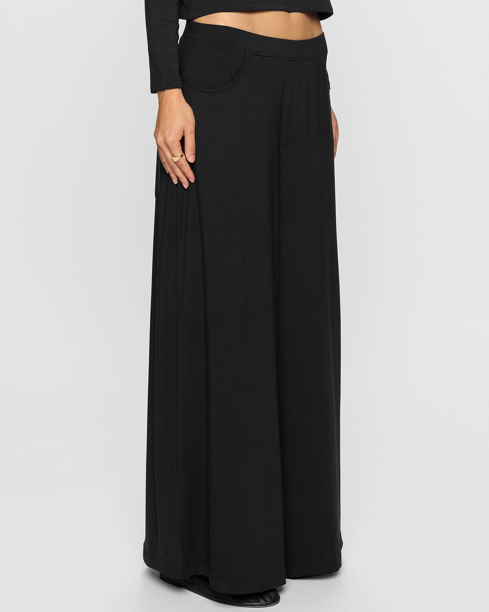 Black | The Lyndie Pant Lite