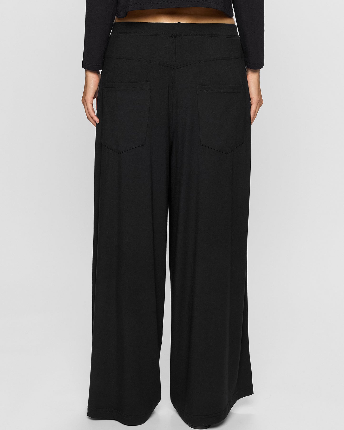 Black | The Lyndie Pant Lite