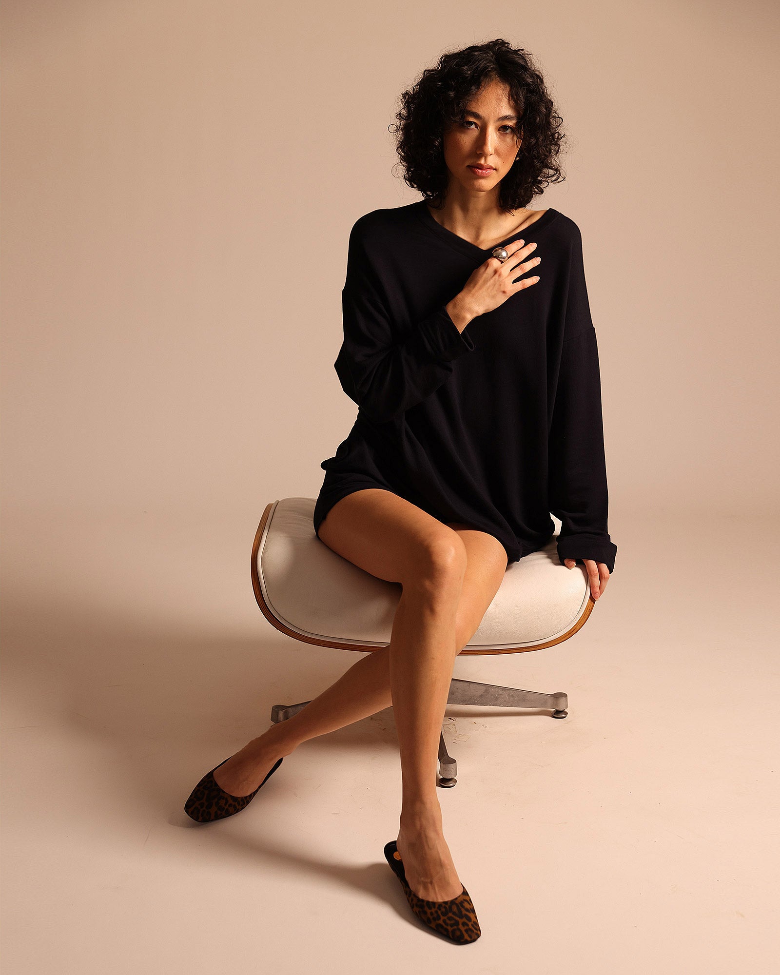 Black | The Oversized V-Neck