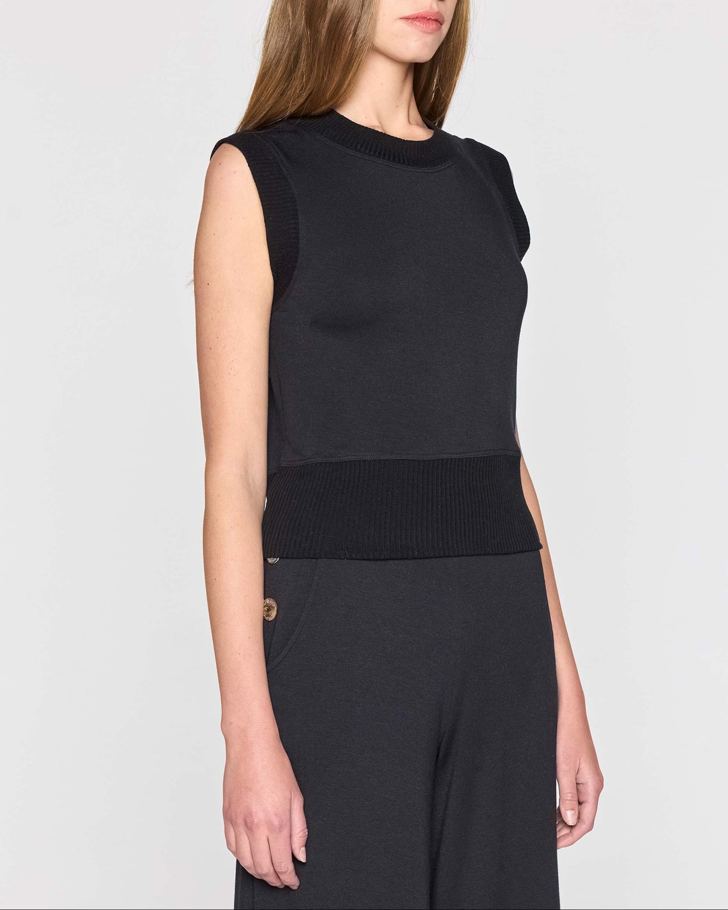 Black | Bleusalt Vest Angle