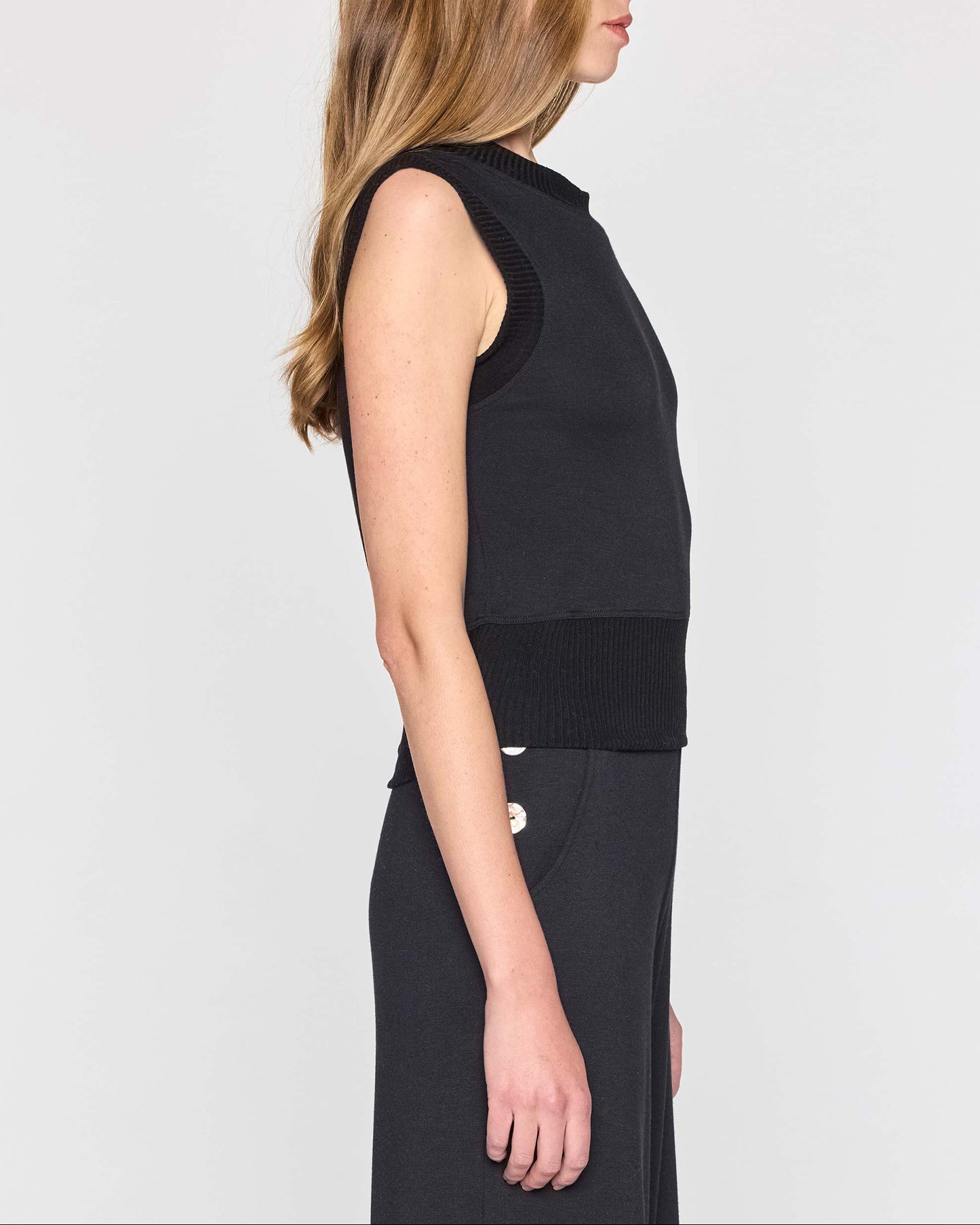 Black | Bleusalt Vest Side