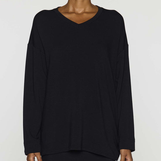 Black | The Oversized V-Neck