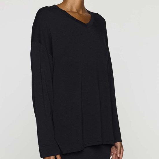 Black | The Oversized V-Neck