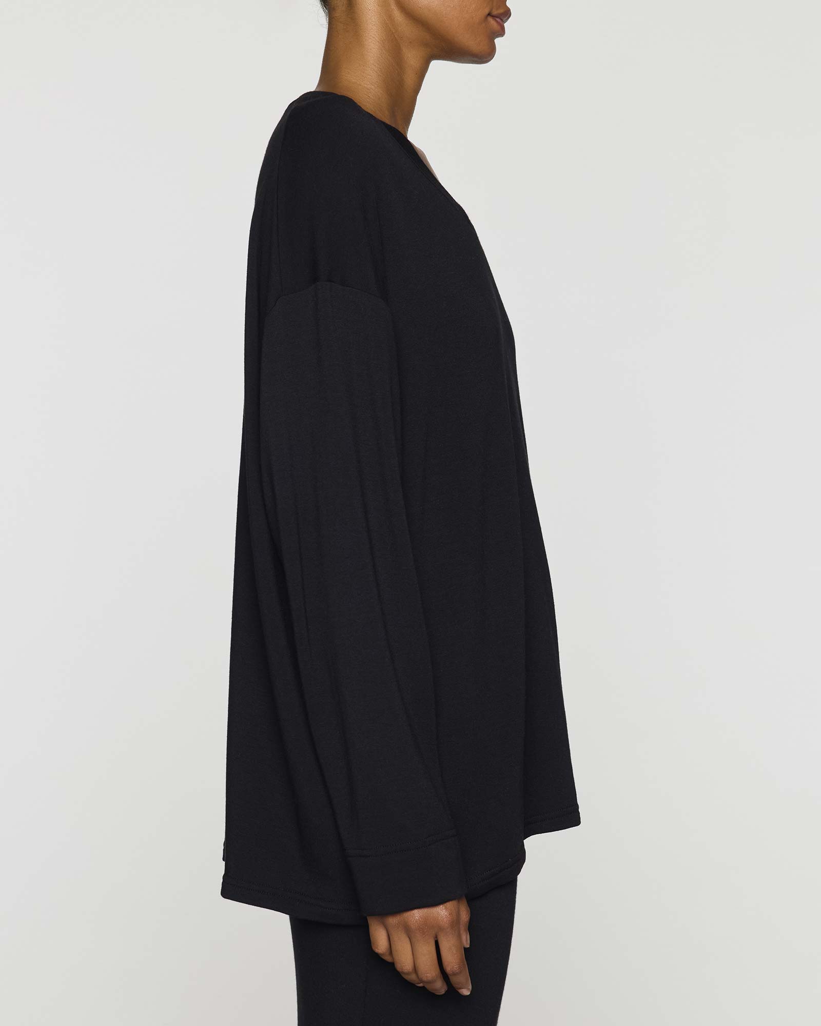 Black | The Oversized V-Neck