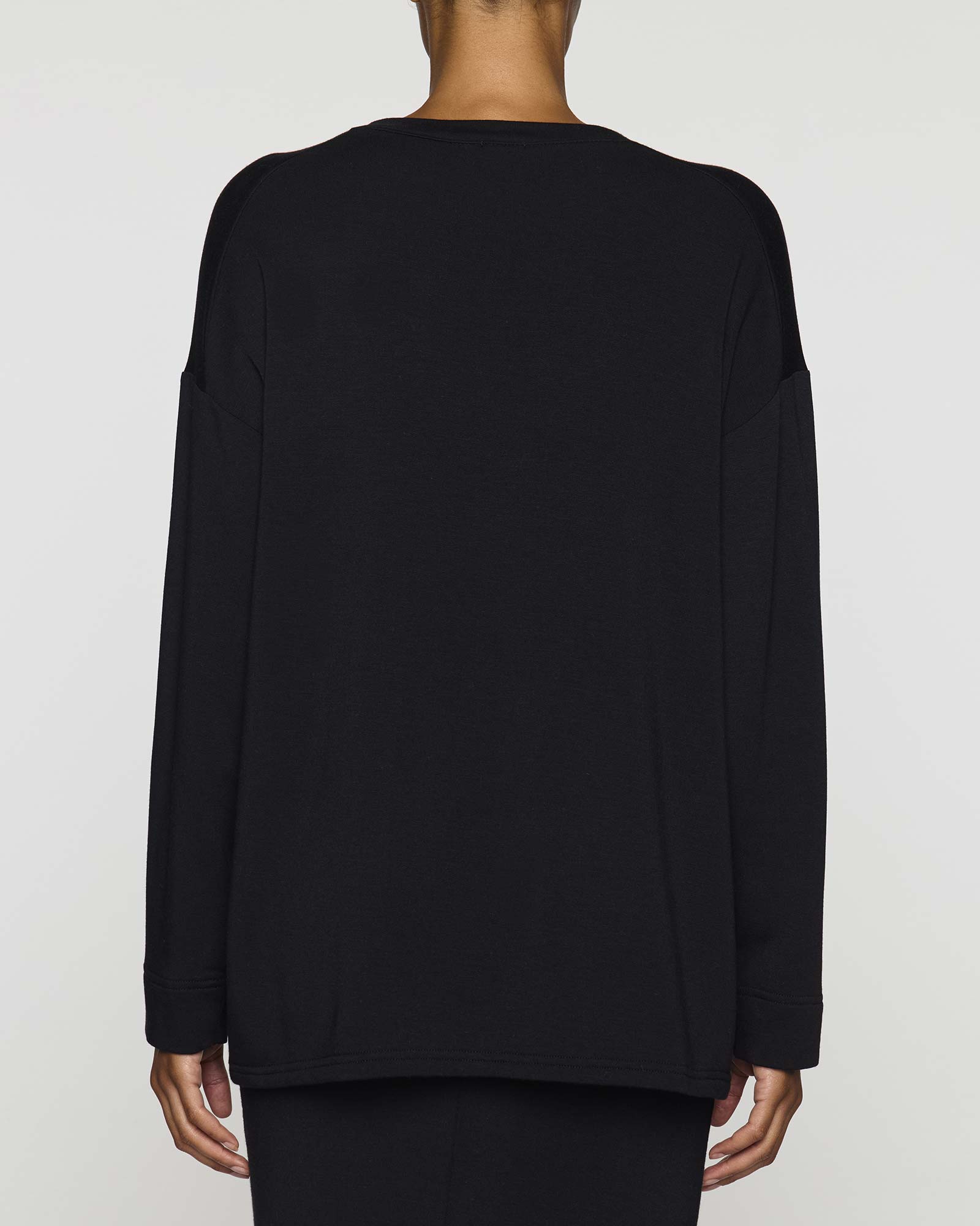 Black | The Oversized V-Neck