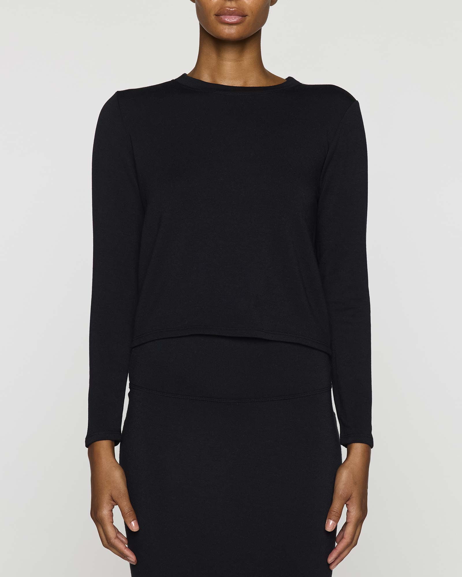 Black | Women's Shorty Crew Neck Long Sleeve