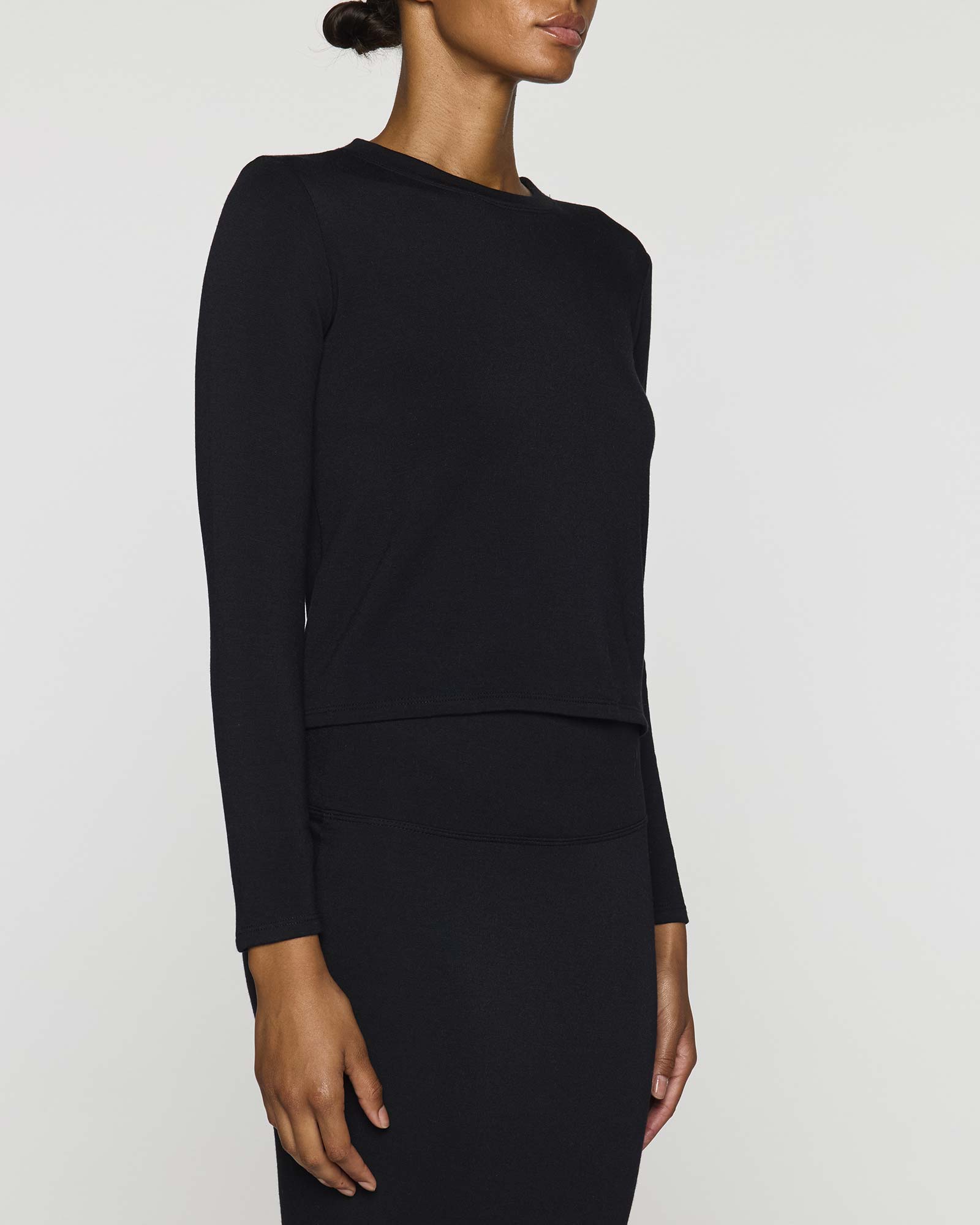 Black | Women's Shorty Crew Neck Long Sleeve