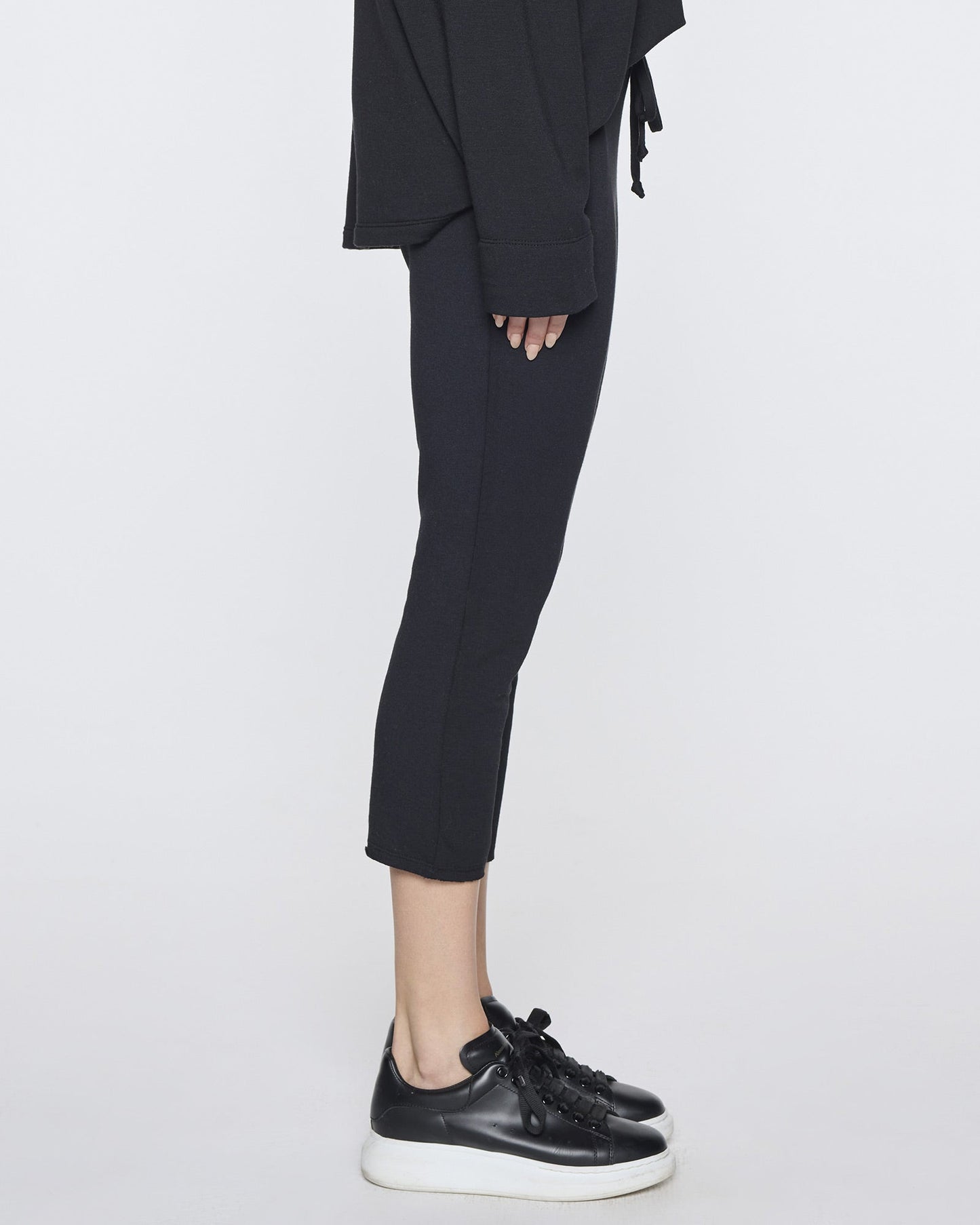 Black | The Drop Crop Pant