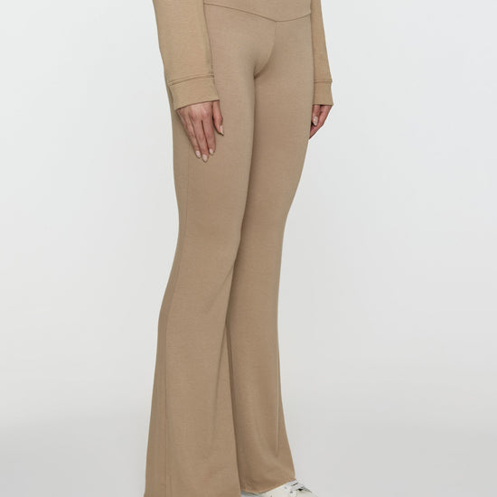 Camel | The Kaia Gerber Yoga Pant