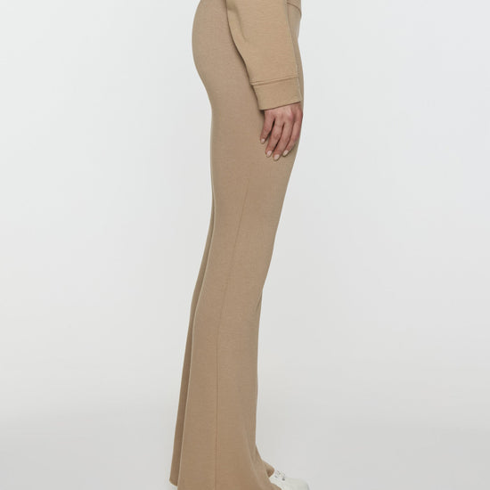 Camel | The Kaia Gerber Yoga Pant