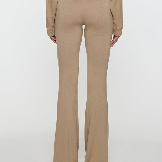 Camel | The Kaia Gerber Yoga Pant