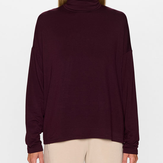 Bordeaux | The Oversized Turtleneck