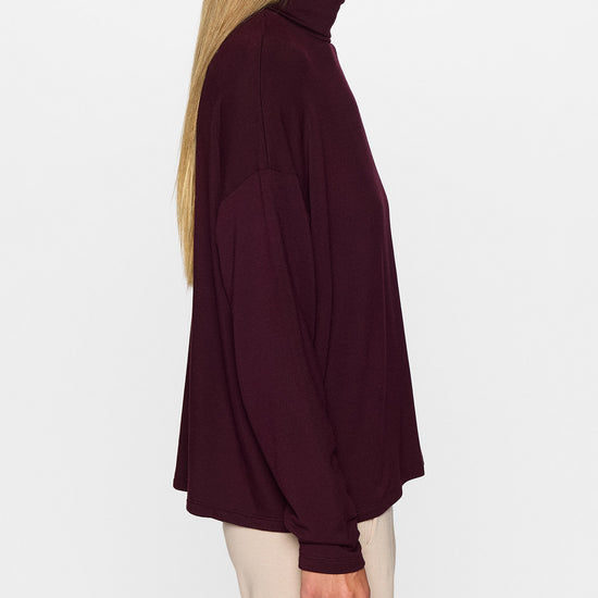 Bordeaux | The Oversized Turtleneck