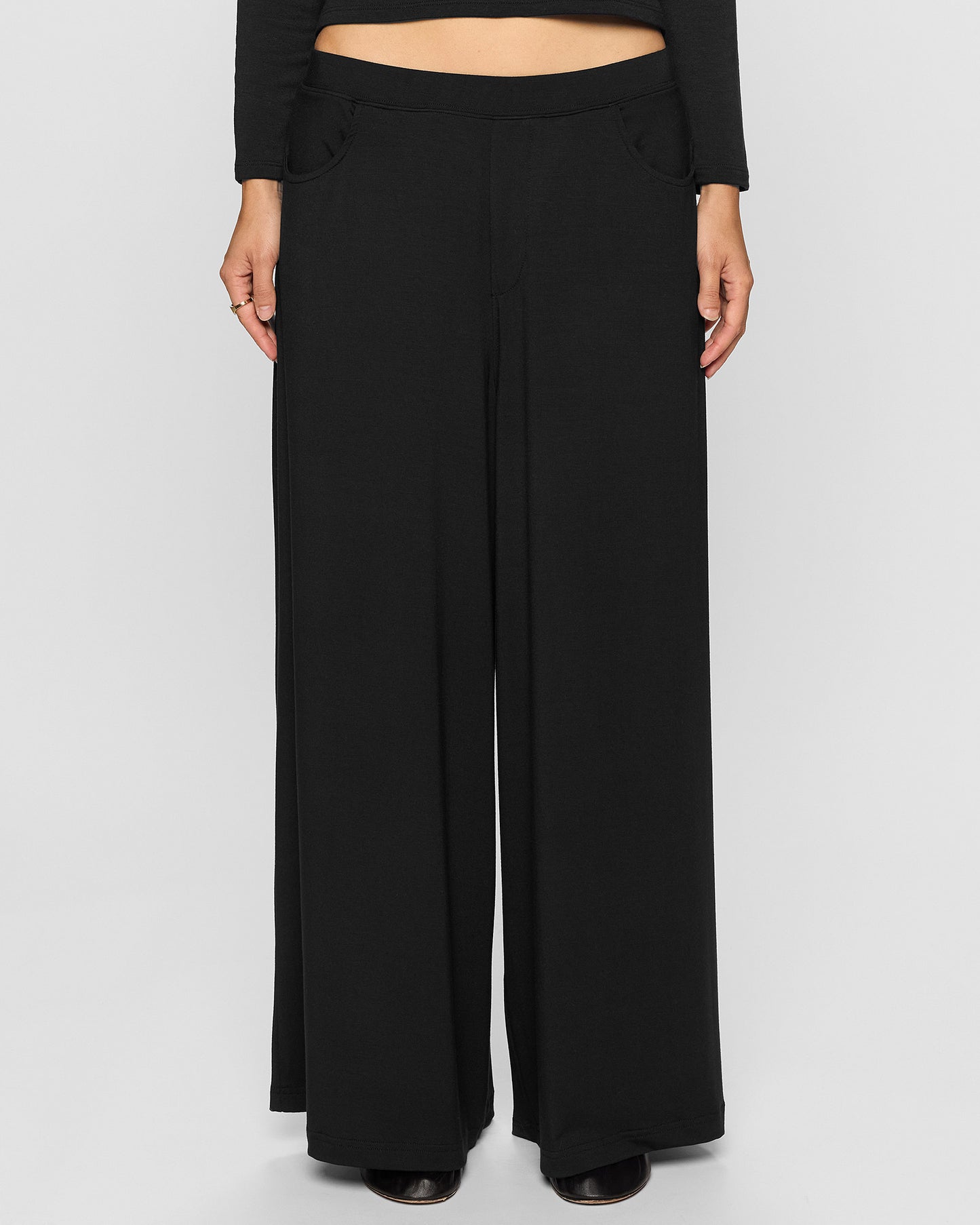 Black | The Lyndie Pant Lite