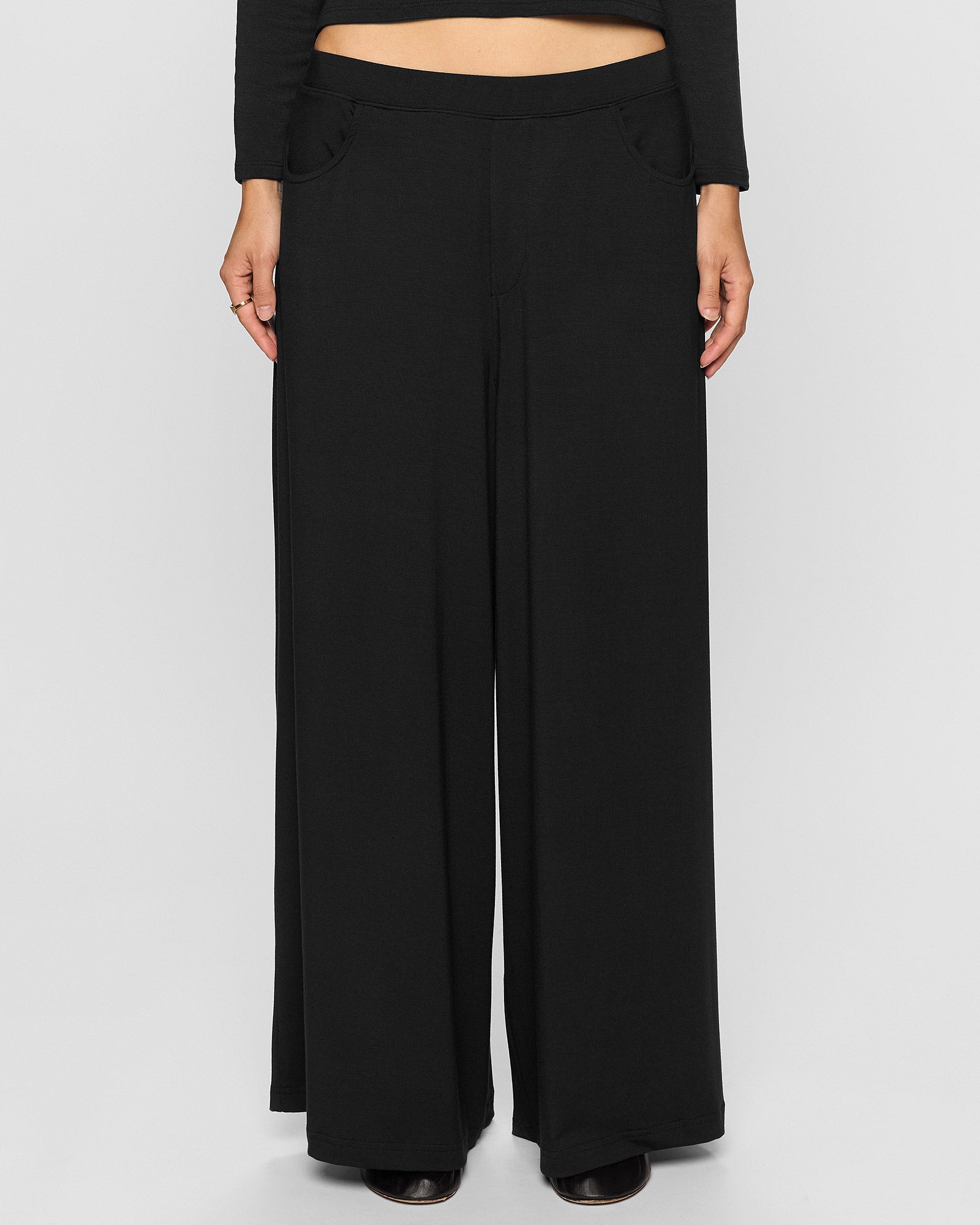 Black | The Lyndie Pant Lite