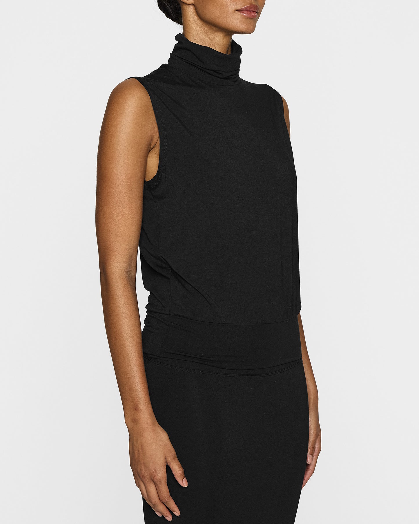 Black | The Sleeveless Turtleneck LITE