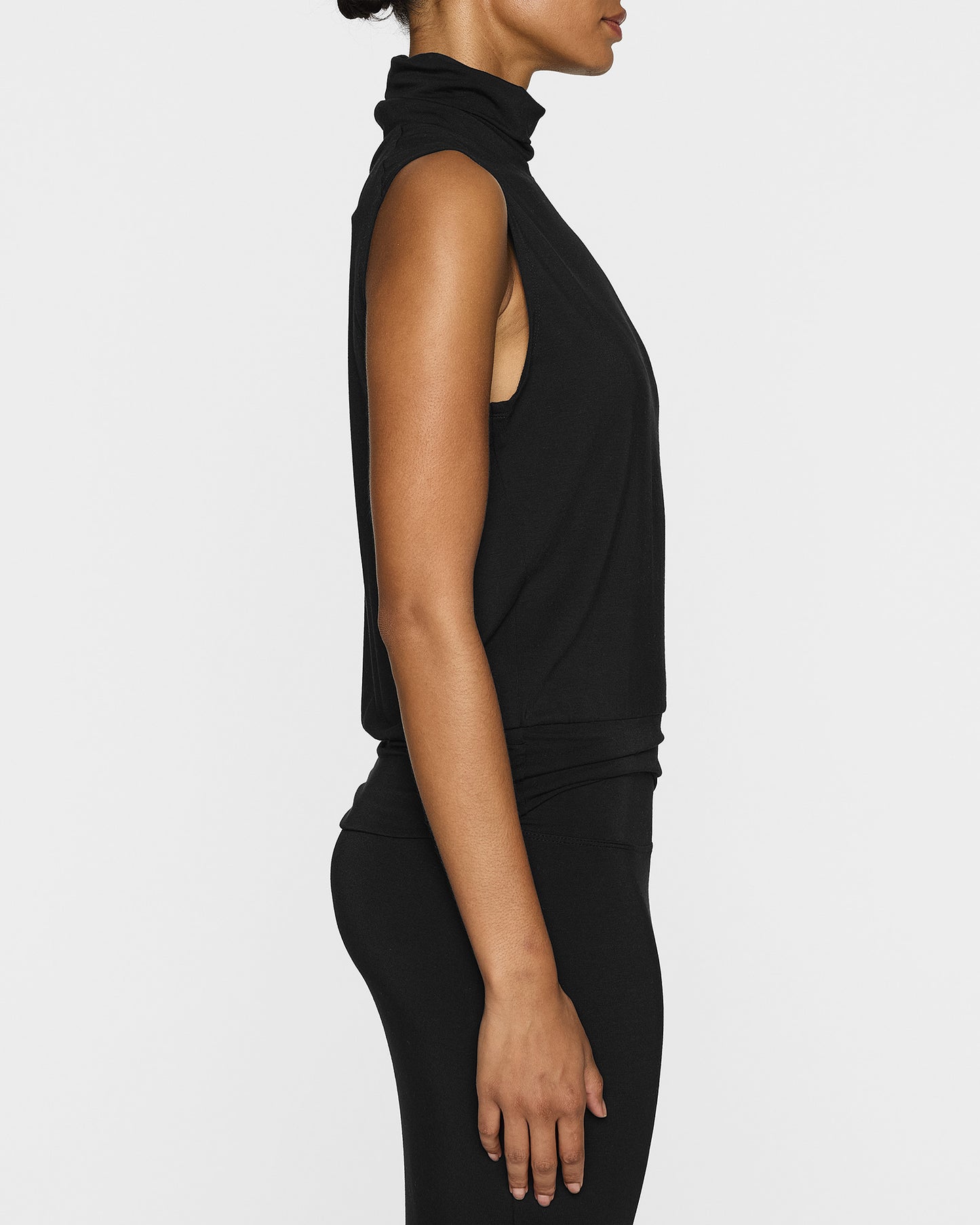 Black | The Sleeveless Turtleneck LITE