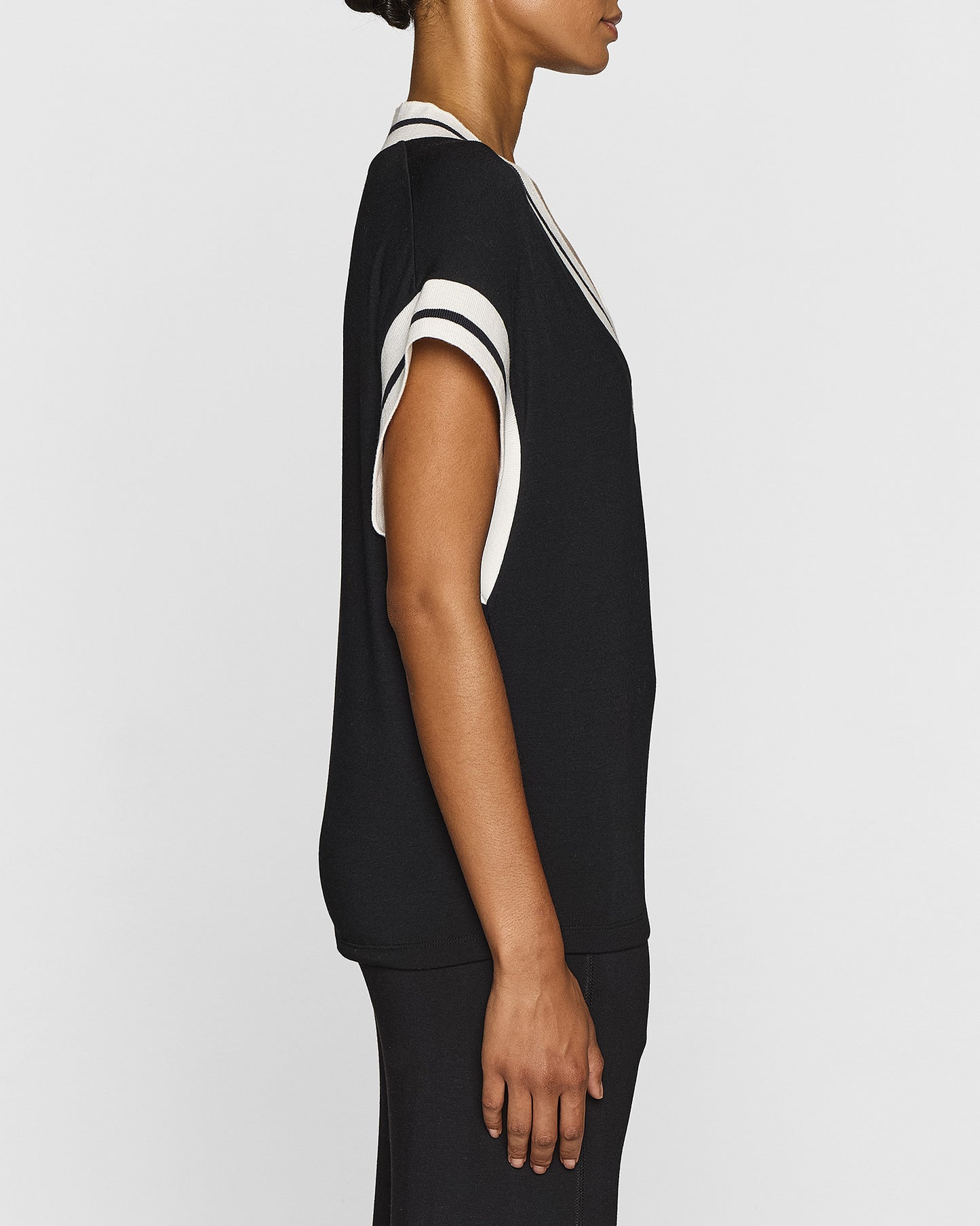 Black/White | The Sporty Vest