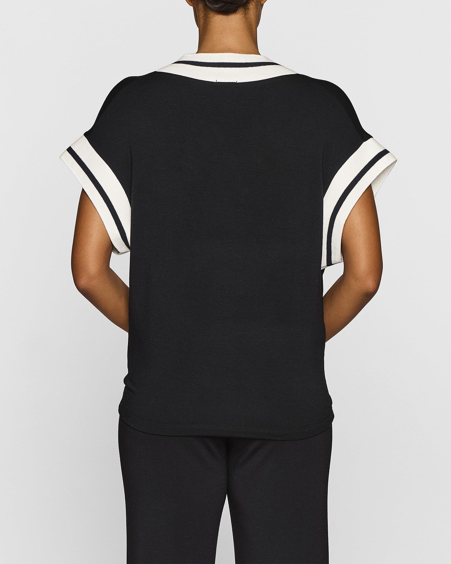 Black/White | The Sporty Vest