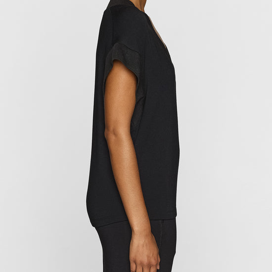 Black/Black | The Sporty Vest