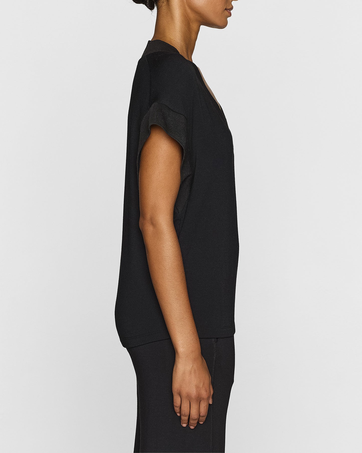 Black/Black | The Sporty Vest