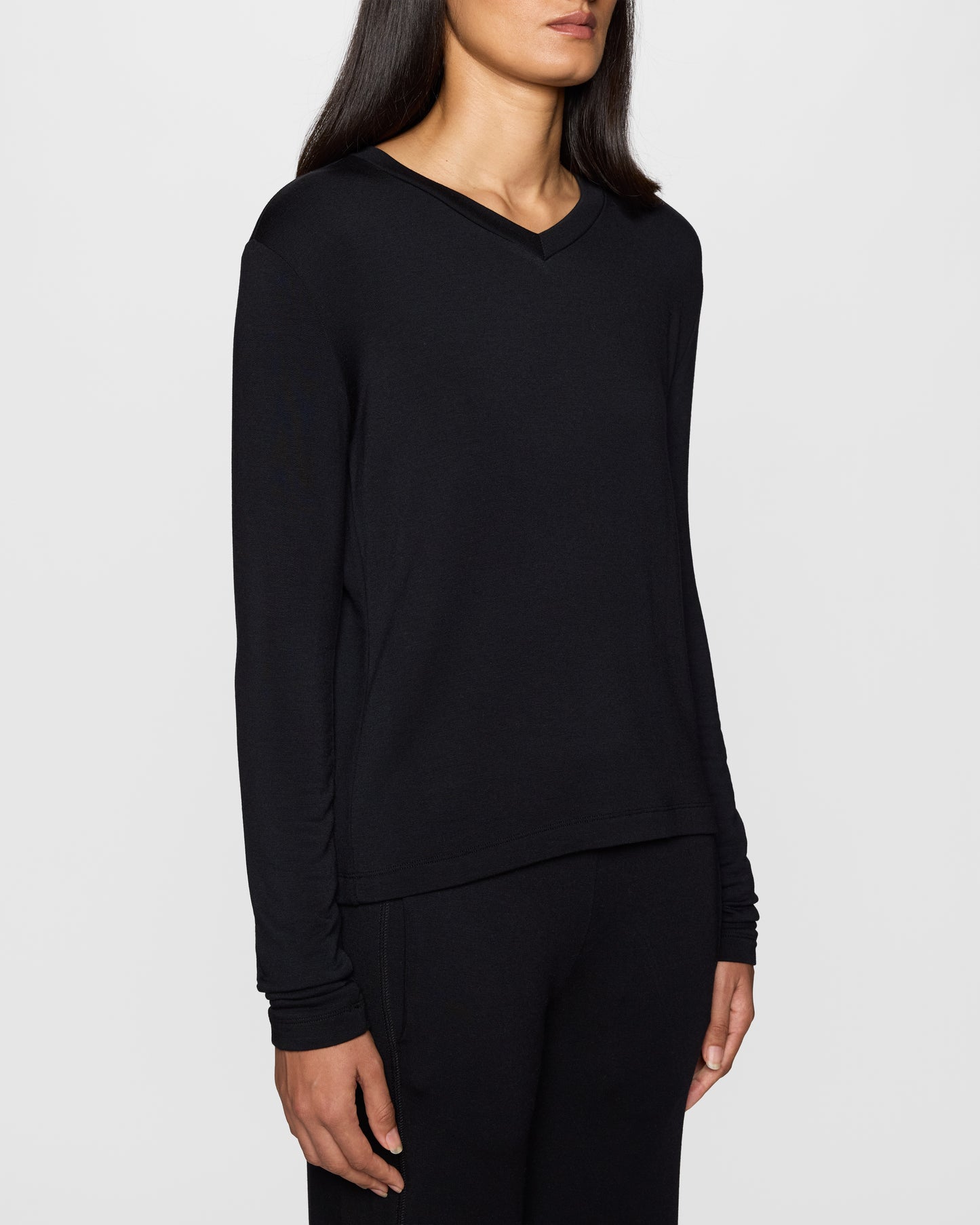 Black | The Classic High V