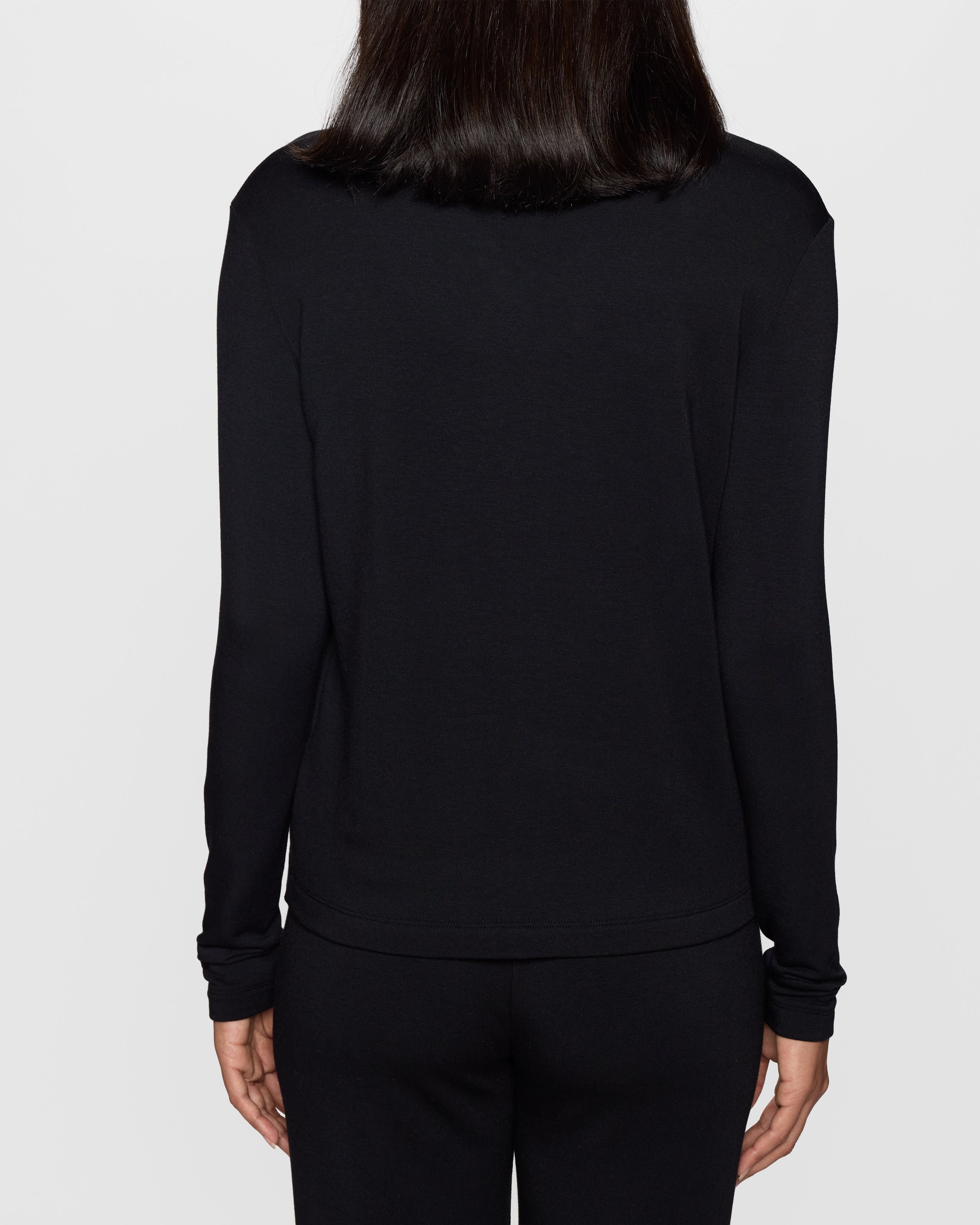 Black | The Classic High V