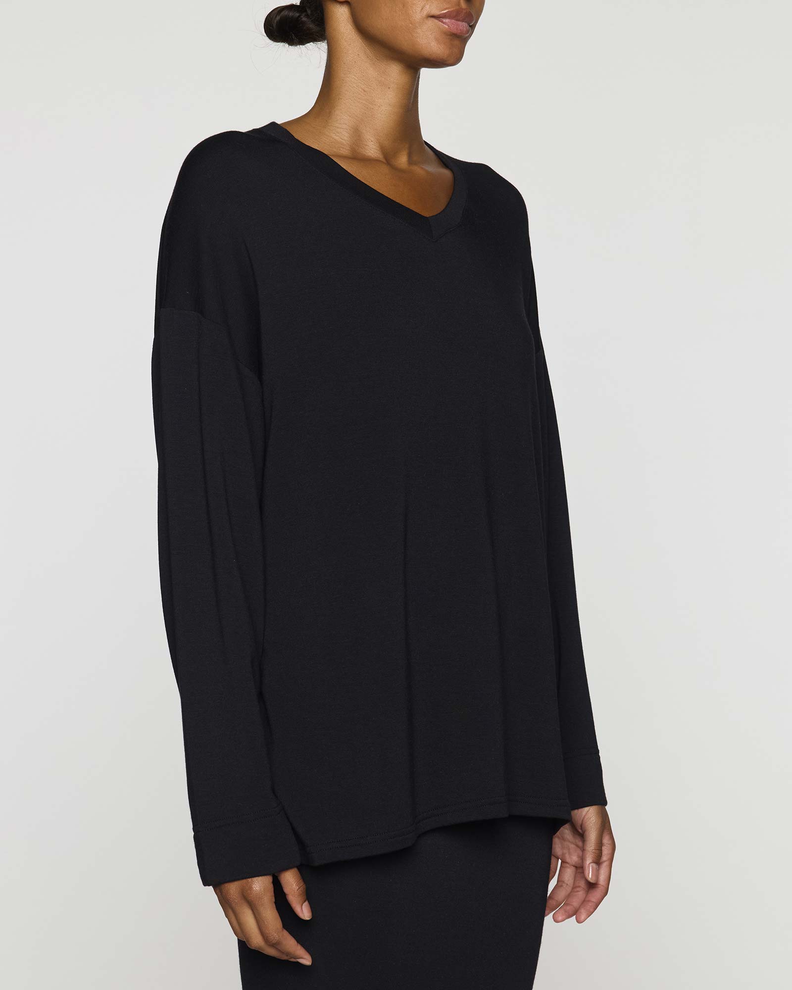 Black | The Oversized V-Neck