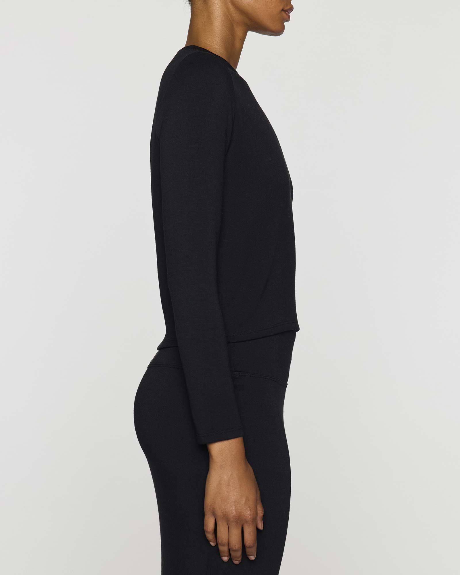 Black | Women's Shorty Crew Neck Long Sleeve