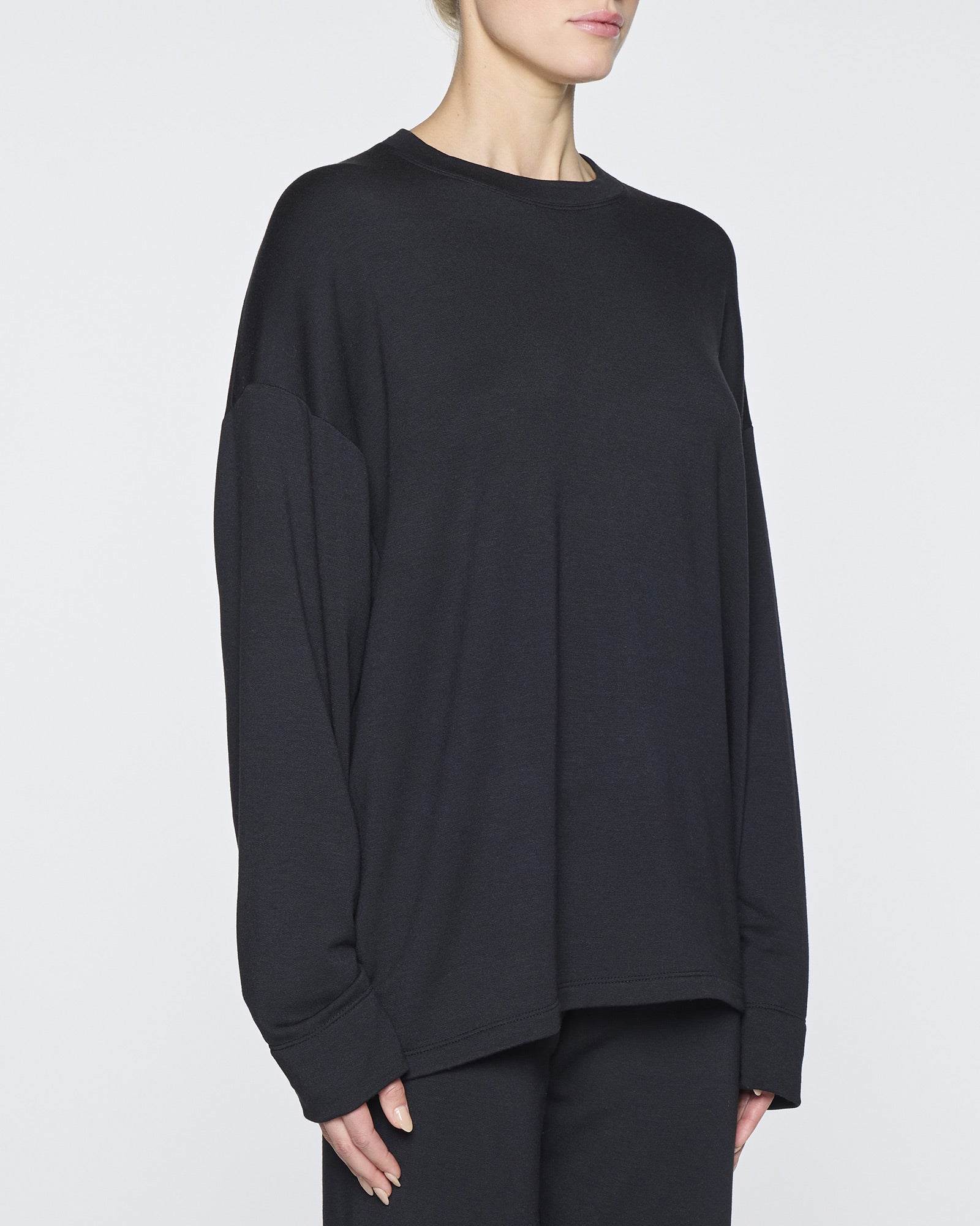 Black oversized crew online neck sweater